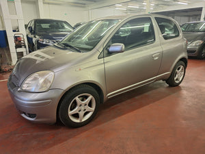 Toyota Yaris 1.3 Essence Manuelle 01 / 2004