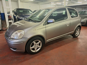 Toyota Yaris 1.3 Essence Manuelle 01 / 2004