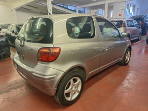 Toyota Yaris 1.3 Essence Manuelle 01 / 2004
