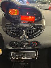 Load image into Gallery viewer, Renault Twingo 1.2 Essence Manuelle 12 / 2011