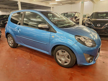 Load image into Gallery viewer, Renault Twingo 1.2 Essence Manuelle 12 / 2011