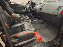 Load image into Gallery viewer, Toyota Hilux 3.0 Diesel Manuelle 01 / 2015