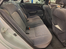 Load image into Gallery viewer, Toyota Avensis 1.8 Essence Automatique 12 / 2000