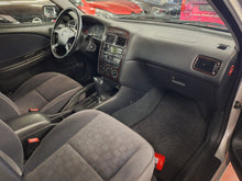 Load image into Gallery viewer, Toyota Avensis 1.8 Essence Automatique 12 / 2000