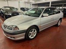 Load image into Gallery viewer, Toyota Avensis 1.8 Essence Automatique 12 / 2000