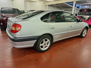 Toyota Avensis 1.8 Essence Automatique 12 / 2000