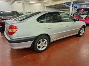 Toyota Avensis 1.8 Essence Automatique 12 / 2000
