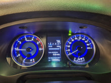 Load image into Gallery viewer, Toyota Hilux 2.4 Diesel  Manuelle 11 / 2017