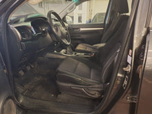 Load image into Gallery viewer, Toyota Hilux 2.4 Diesel  Manuelle 11 / 2017