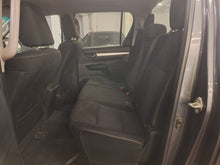 Load image into Gallery viewer, Toyota Hilux 2.4 Diesel  Manuelle 11 / 2017