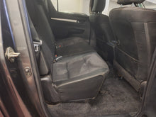 Load image into Gallery viewer, Toyota Hilux 2.4 Diesel  Manuelle 11 / 2017