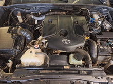 Load image into Gallery viewer, Toyota Hilux 2.4 Diesel  Manuelle 11 / 2017