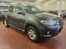 Load image into Gallery viewer, Toyota Hilux 2.4 Diesel  Manuelle 11 / 2017