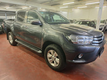 Load image into Gallery viewer, Toyota Hilux 2.4 Diesel  Manuelle 11 / 2017