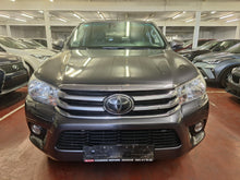 Load image into Gallery viewer, Toyota Hilux 2.4 Diesel  Manuelle 11 / 2017