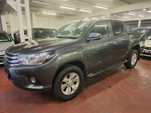 Load image into Gallery viewer, Toyota Hilux 2.4 Diesel  Manuelle 11 / 2017