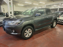 Load image into Gallery viewer, Toyota Hilux 2.4 Diesel  Manuelle 11 / 2017
