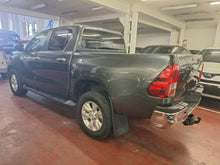 Load image into Gallery viewer, Toyota Hilux 2.4 Diesel  Manuelle 11 / 2017