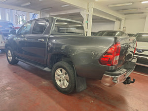 Toyota Hilux 2.4 Diesel  Manuelle 11 / 2017