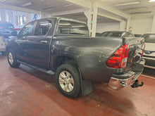 Load image into Gallery viewer, Toyota Hilux 2.4 Diesel  Manuelle 11 / 2017