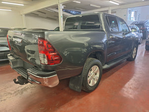 Toyota Hilux 2.4 Diesel  Manuelle 11 / 2017