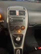 Charger l&#39;image dans la galerie, Toyota Auris 1.4 Essence Manuelle 12 / 2007