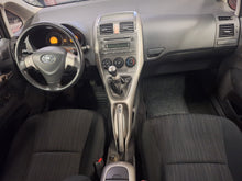 Charger l&#39;image dans la galerie, Toyota Auris 1.4 Essence Manuelle 12 / 2007