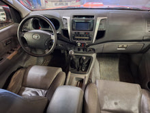Charger l&#39;image dans la galerie, Toyota Hilux 3.0 Diesel Manuelle 12 / 2009