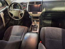 Charger l&#39;image dans la galerie, Toyota Land Cruiser 2.8 Diesel Automatique 12 / 2020