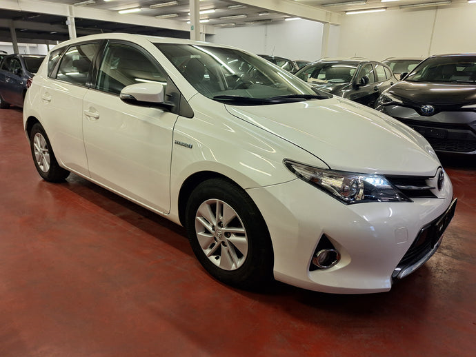 Toyota Auris 1.8 Hybride Automatique 01 / 2013