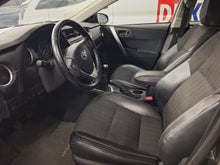 Afbeelding in Gallery-weergave laden, Toyota Auris 1.6 Essence Manuelle 07 / 2014
