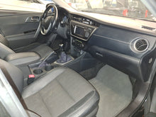 Afbeelding in Gallery-weergave laden, Toyota Auris 1.6 Essence Manuelle 07 / 2014