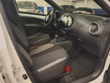 Charger l&#39;image dans la galerie, Toyota Aygo X 1.0 Essence Automatique 03 / 2024