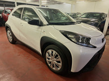 Charger l&#39;image dans la galerie, Toyota Aygo X 1.0 Essence Automatique 03 / 2024