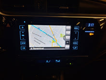 Charger l&#39;image dans la galerie, Toyota Auris 1.8 Hybride Automatique 07 / 2016