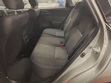 Charger l&#39;image dans la galerie, Toyota Auris 1.3 Essence Manuelle 02 / 2016