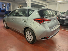Charger l&#39;image dans la galerie, Toyota Auris 1.3 Essence Manuelle 02 / 2016