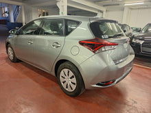 Charger l&#39;image dans la galerie, Toyota Auris 1.3 Essence Manuelle 02 / 2016