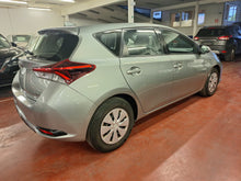 Charger l&#39;image dans la galerie, Toyota Auris 1.3 Essence Manuelle 02 / 2016