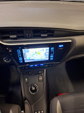 Charger l&#39;image dans la galerie, Toyota Auris 1.8 Hybride Automatique 08 / 2016