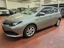 Charger l&#39;image dans la galerie, Toyota Auris 1.8 Hybride Automatique 08 / 2016