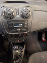 Afbeelding in Gallery-weergave laden, Dacia Sandero 1.2 Essence Manuelle 03 / 2015