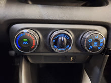 Afbeelding in Gallery-weergave laden, Toyota Yaris 1.5 Essence Manuelle 03 / 2021