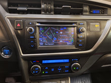 Charger l'image dans la galerie, Toyota Auris 1.8 Hybride Automatique 04 / 2014