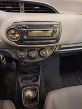 Charger l'image dans la galerie, Toyota Yaris 1.0 Essence Manuelle 01 / 2015