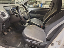 Load image into Gallery viewer, Toyota Aygo 1.0 Essence Manuelle 03 / 2021