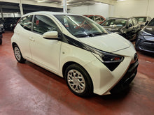 Load image into Gallery viewer, Toyota Aygo 1.0 Essence Manuelle 03 / 2021