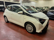 Load image into Gallery viewer, Toyota Aygo 1.0 Essence Manuelle 03 / 2021