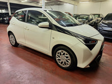 Load image into Gallery viewer, Toyota Aygo 1.0 Essence Manuelle 03 / 2021