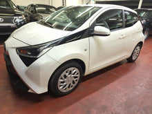 Load image into Gallery viewer, Toyota Aygo 1.0 Essence Manuelle 03 / 2021